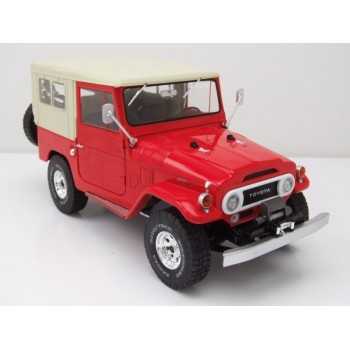 Toyota Bandeirante (Land Cruiser FJ40), vert avec toit blanc 1968