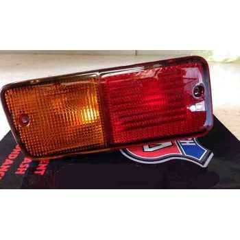 FEU ARRIERE GAUCHE DANS LE PARE CHOC NISSAN PATROL Y60