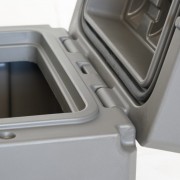 Mesures externes : 710 mm x 455 mm x H 408 mm
