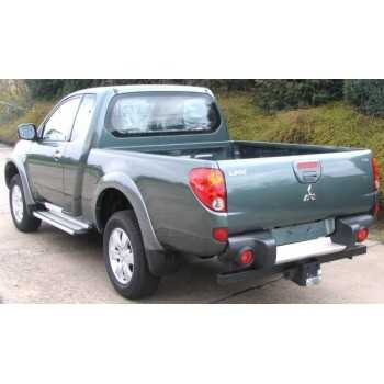 Attelage MITSUBISHI L200 2 et 4 portes 01/2006-12/2009 avec pare-choc